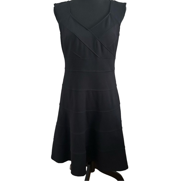 Dresses & Skirts - Elegant WHBM Black Sleeveless Dress. Size 8